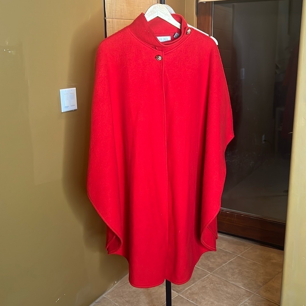 Vintage Amanda Smith Red Fleece Cape Poncho Gold Knot Buttons One Size